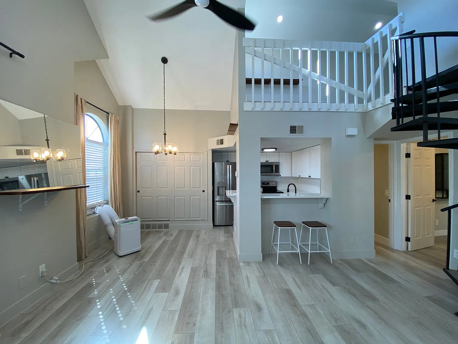 Updated 2-Bedroom Condo | Loft Style, Spiral staircase, Vaulted Ceilings, Balcony| Littleton — Photo 3