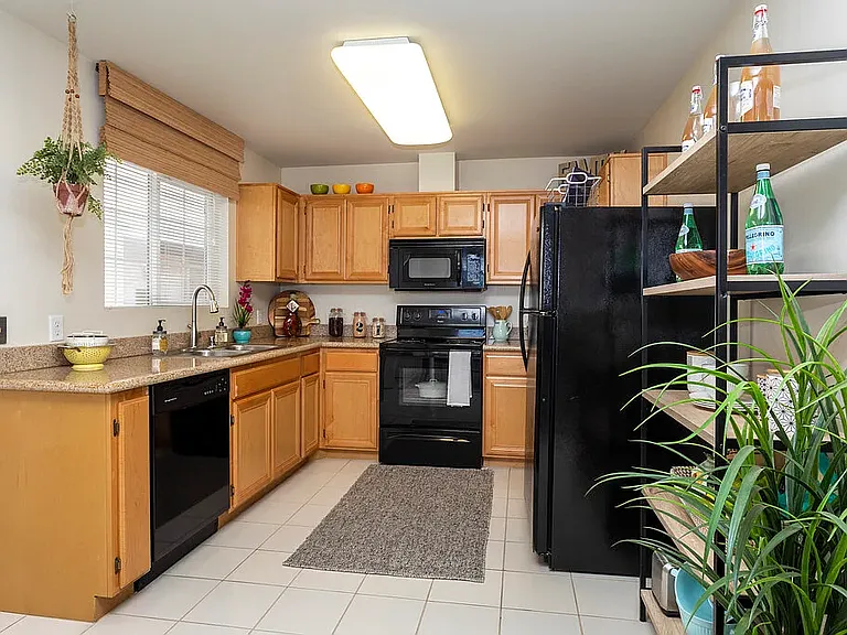 Golden Valley Luxury Apartments — Photo 7