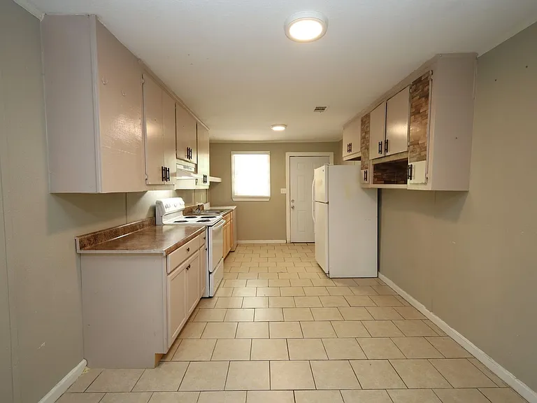 522 Green St — Photo 3