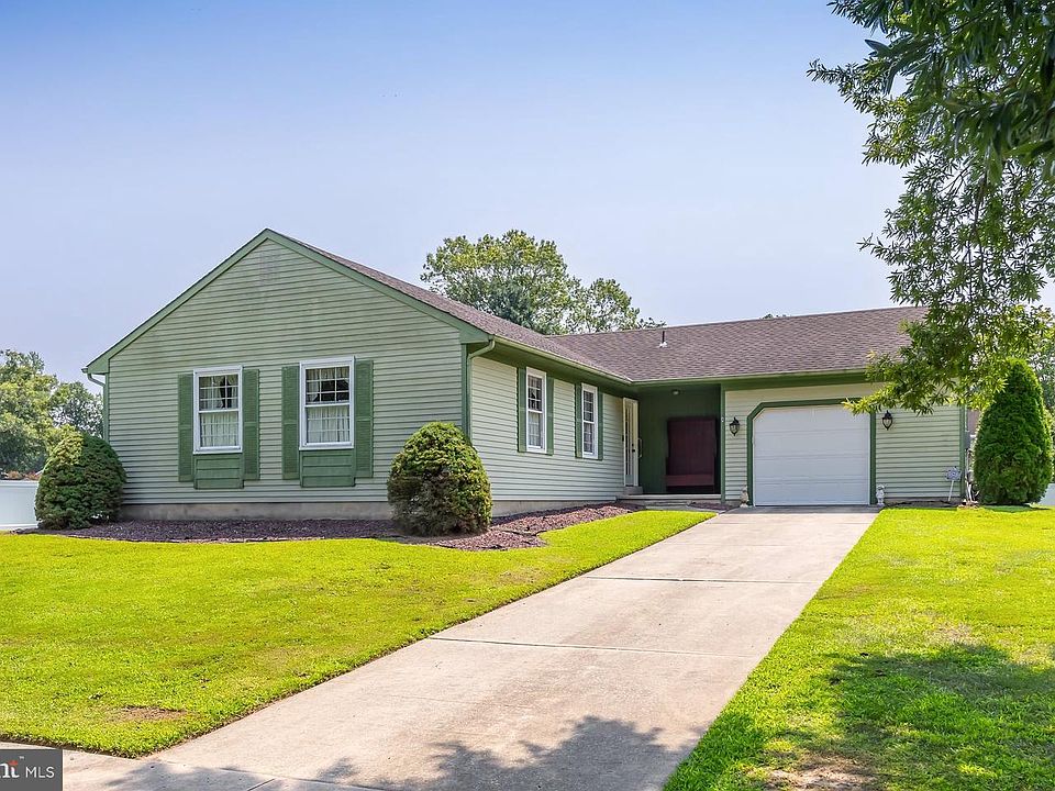 1st image of 110 Ridgeway Ln