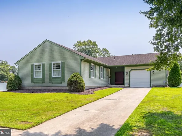 110 Ridgeway Ln, Mullica Hill, NJ 08062