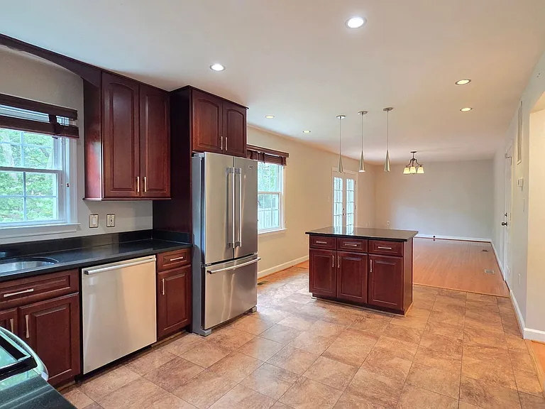 8201 Hensley Ct — Photo 6