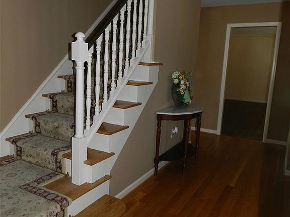 2nd image of 706 Blenheim Ave