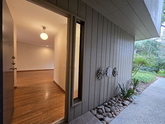 1st image of 1036 Vanderbilt Way