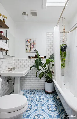 Rented by Remax Real Estate Professionals | media 9