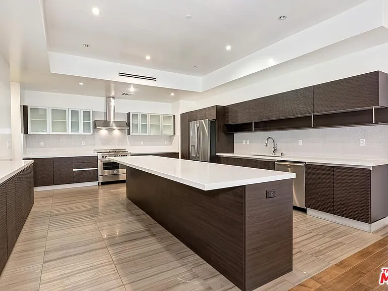 225 S Hamilton Dr #106 — Photo 7