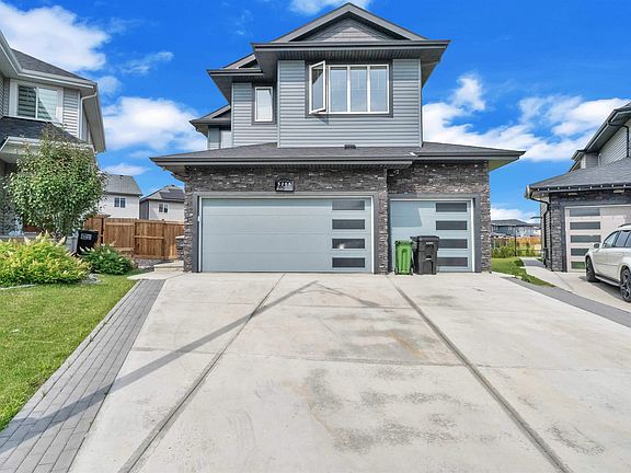 3rd image of 5208 23a Ave SW