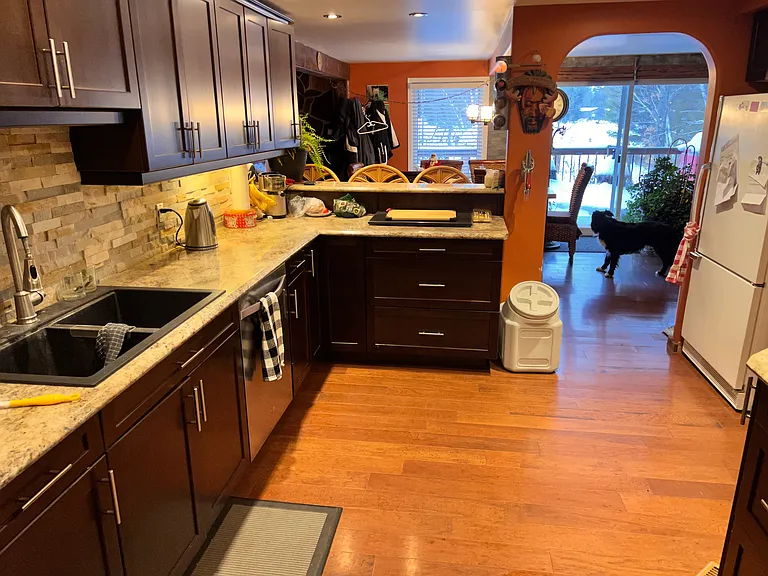51 Hall Cres — Photo 1