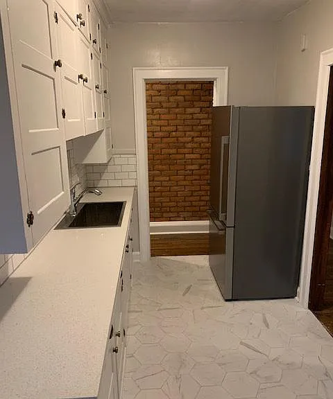 139 E Drayton St — Photo 3