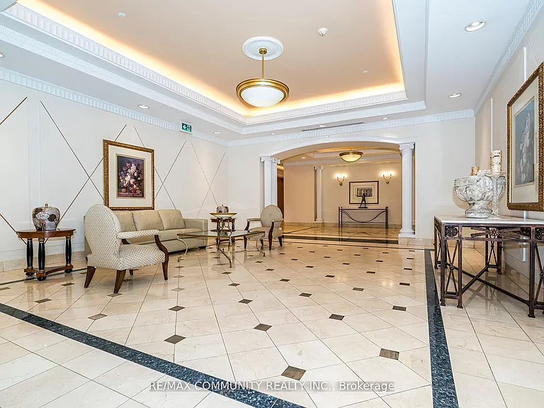 980 Yonge St #513 — Photo 5
