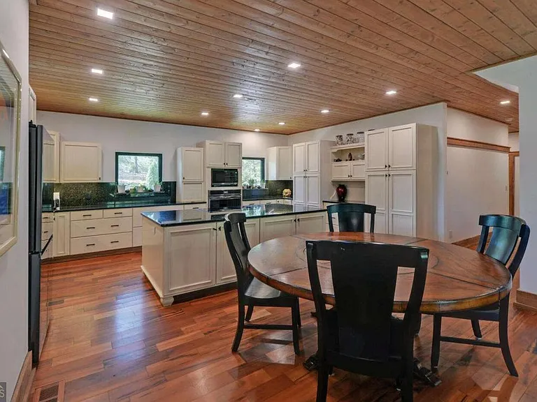 675 Freedom Heights Dr — Photo 9
