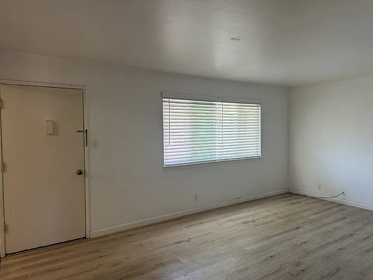 638 Kirkland Dr #4 — Photo 4