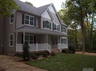 78 Washington Dr, Kings Park, NY 11754