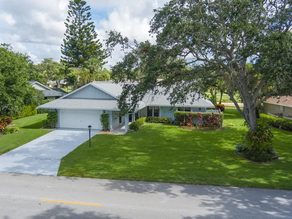 8901 SE Eaglewood Way, Hobe Sound, FL 33455
