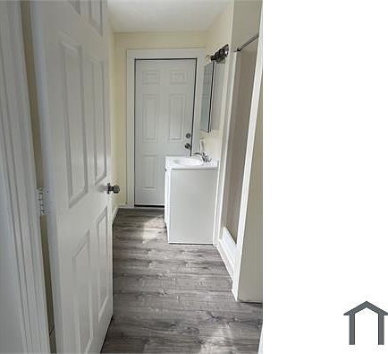 5th image of 6 E Walnut St #2L
