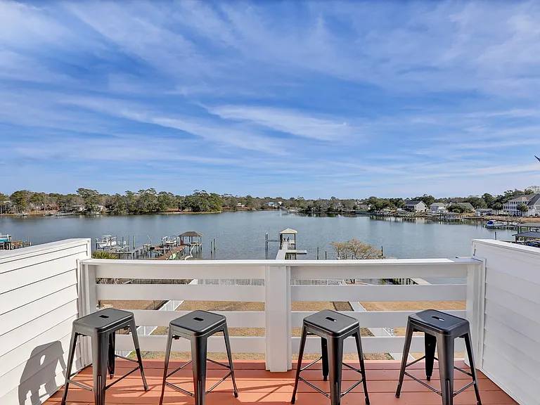 1059 Meridian Dr — Photo 16