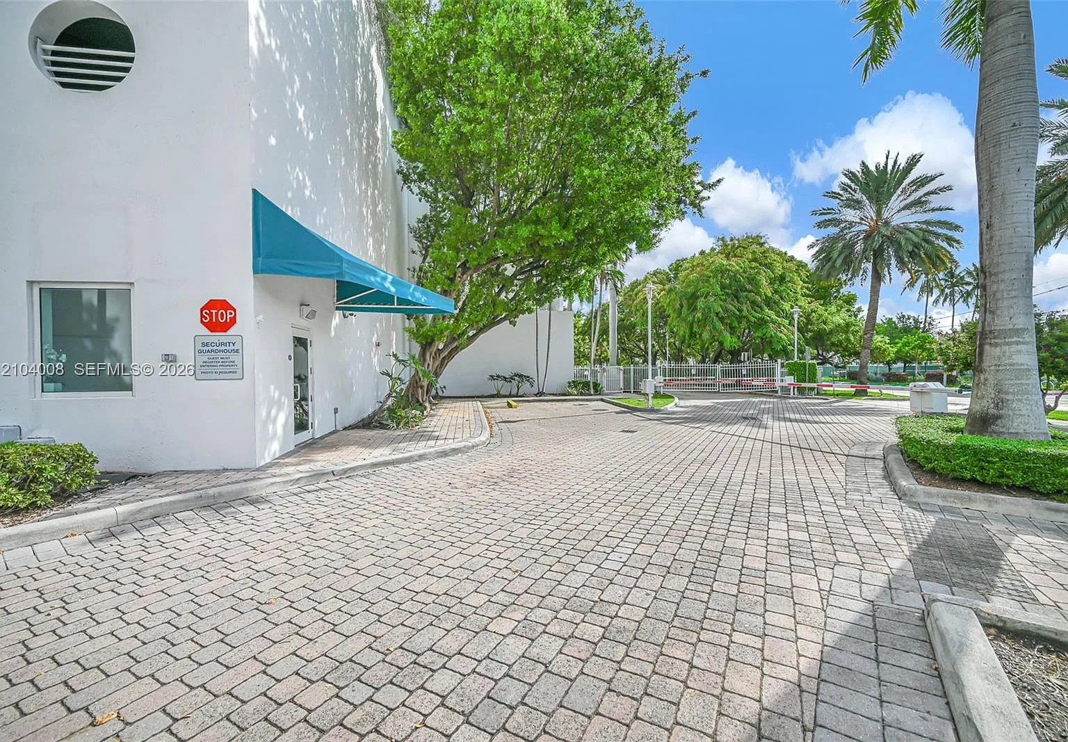 360 Condo A — Photo 4