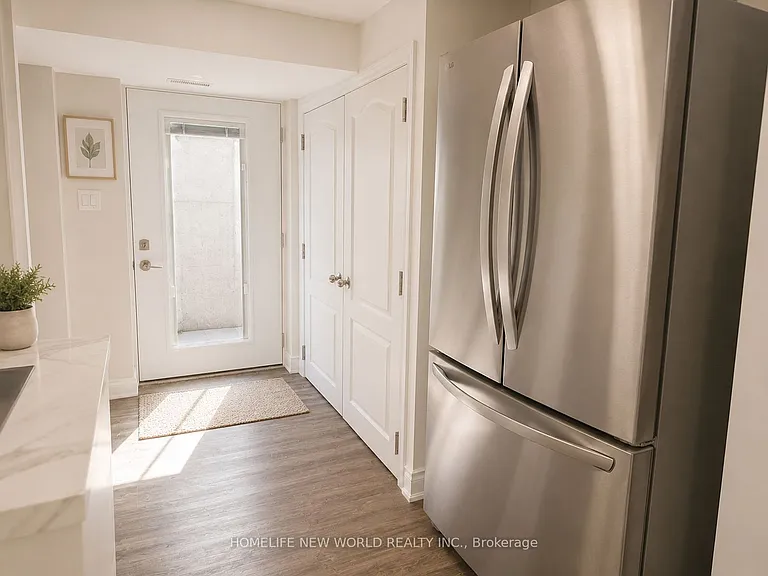 458 Appledore Cres #LOWER — Photo 13