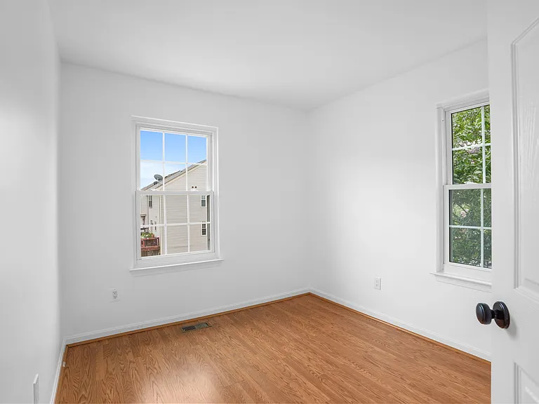 423 McDaniel Dr — Photo 15