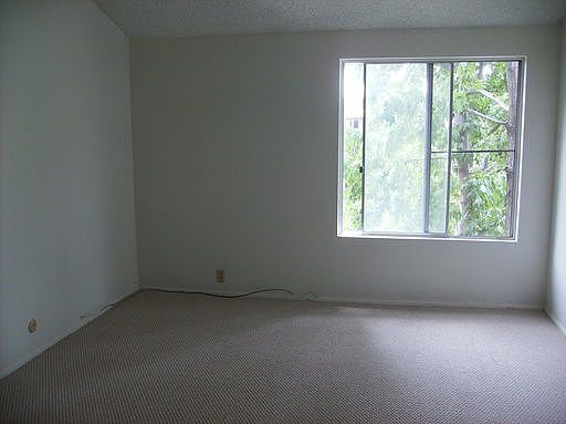 5th image of 1775 Diamond St Unit 304