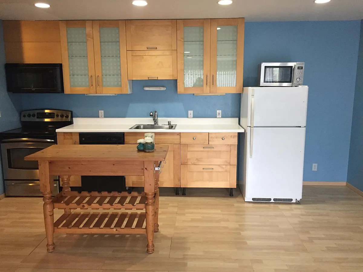 Building Photo - 555 Jean St #316
