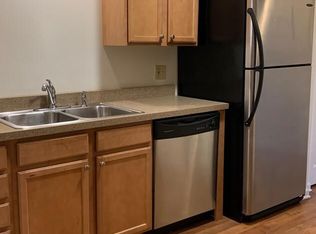 833 Village Quarter Rd, Dundee, IL 60118