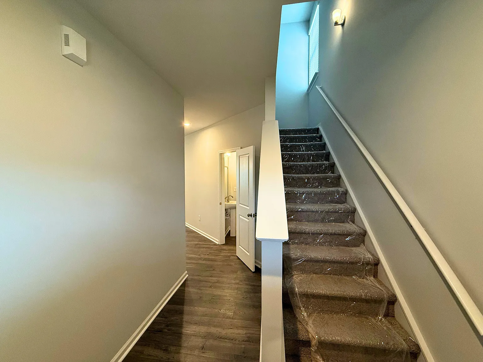 4 bed, 3.5 bath, 2400 sqft, $2,550 — Photo 3