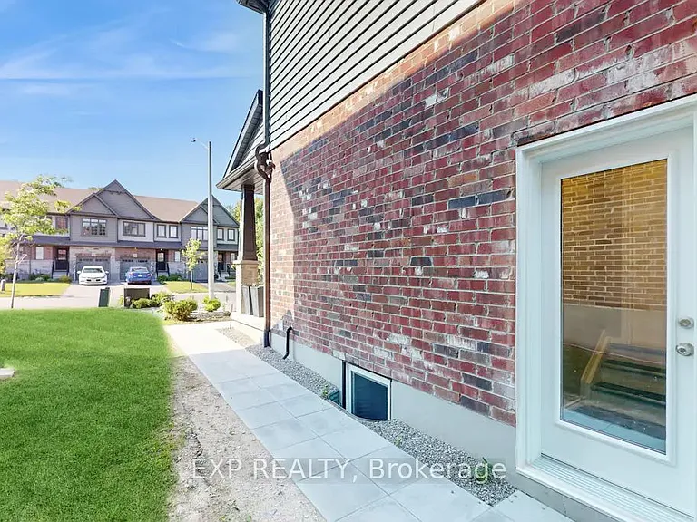 967 Wright Dr #LOWER — Photo 2