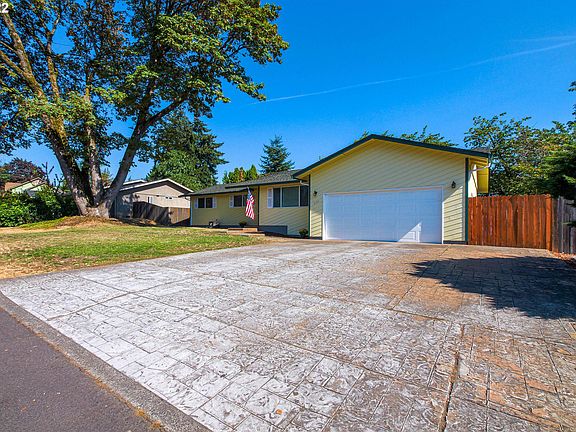 4th image of 2105 SE Blairmont Dr