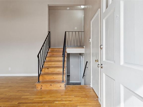 2nd image of 549 Longfellow Ave