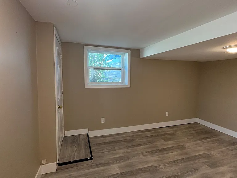 8 Birch Tree Cres — Photo 9