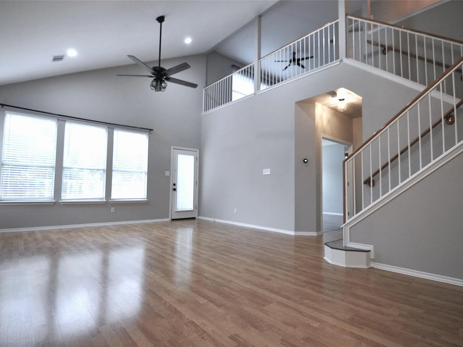 3 bed, 2.5 bath, 2044 sqft, $2,200 — Photo 3