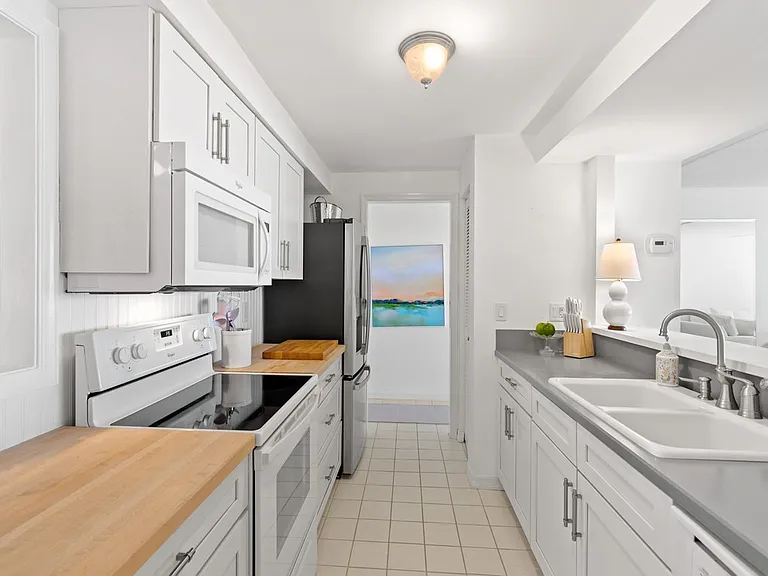 4141 Ocean Dr #401 — Photo 10