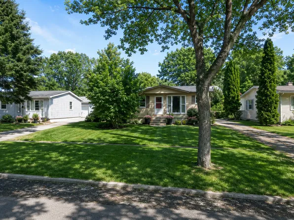 1108 S 10th Ave, St Charles, IL 60174