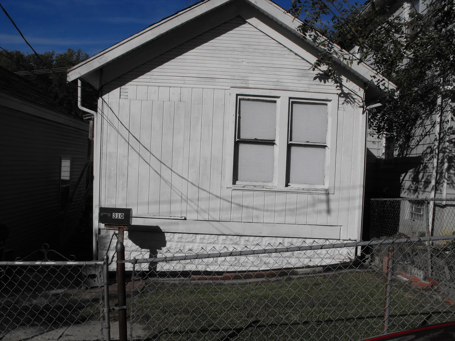 310 Bond St photo 1
