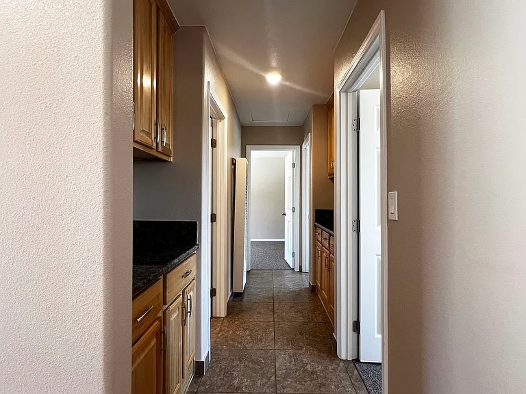 131 S Hamlin St #D — Photo 16