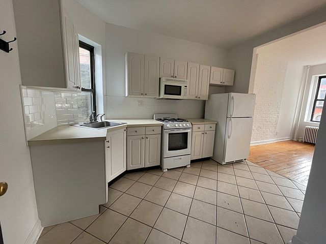2nd image of 307 E 84th St #5F