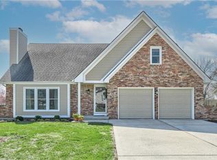 908 NE Hunters Rd, Blue Springs, MO 64014