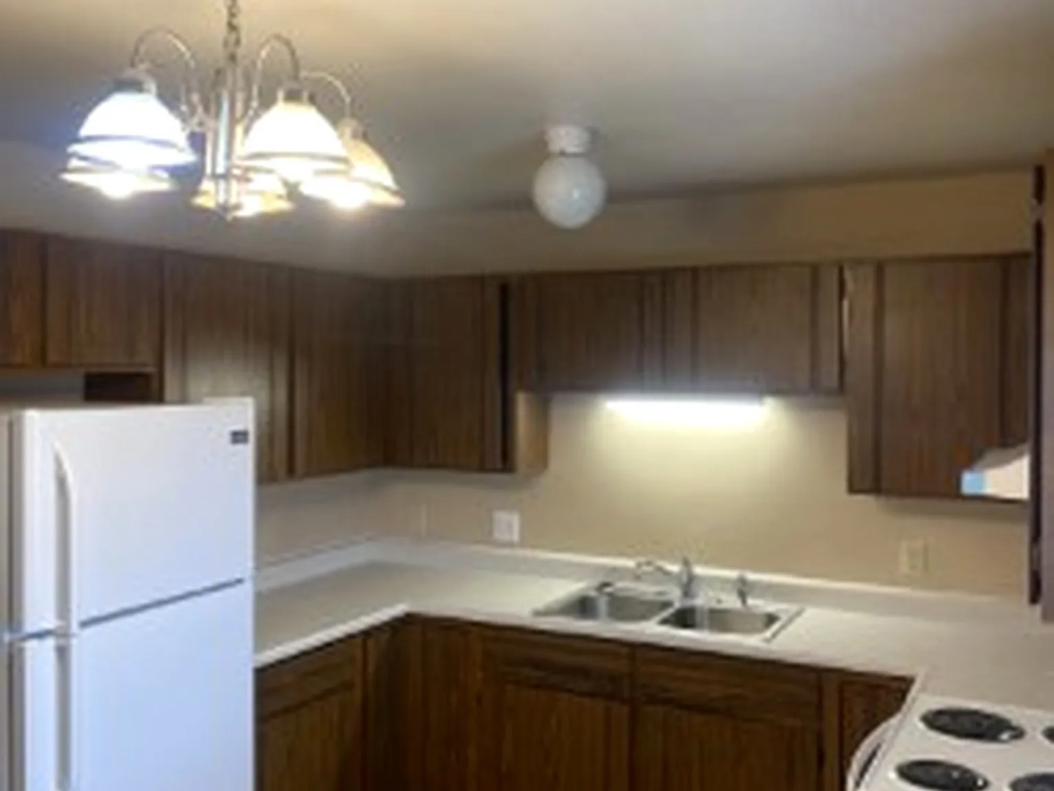 2 bed, 700 sqft, $1,345 — Photo 2