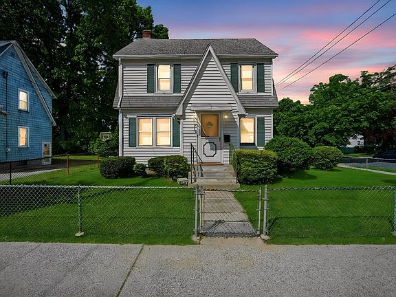 2nd image of 115 Connecticut Ave