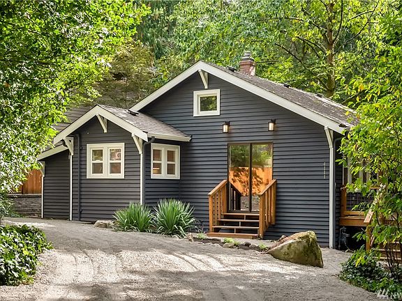 2nd image of 4111 NE 186th St