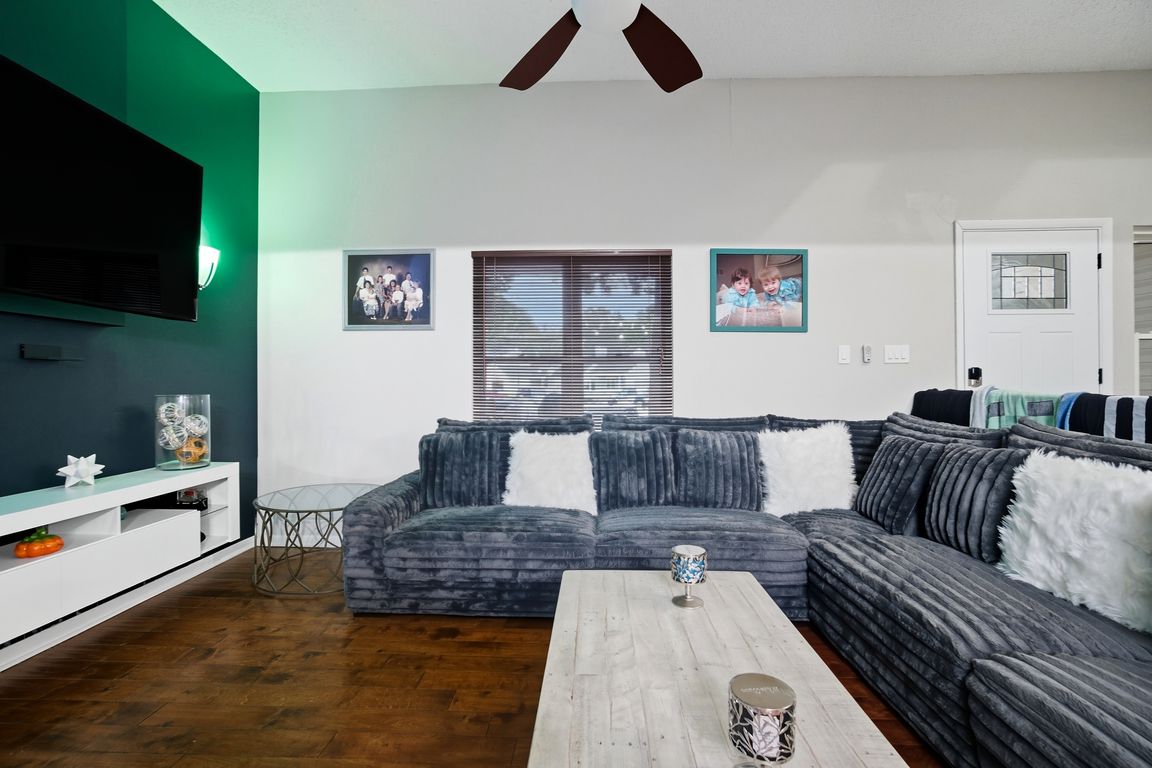 next background image