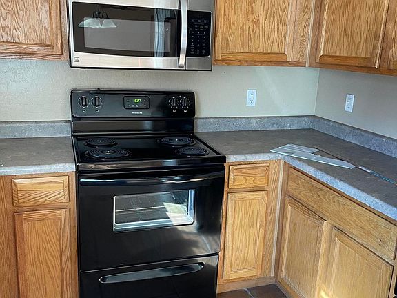 5th image of 1806 S 172nd Ln