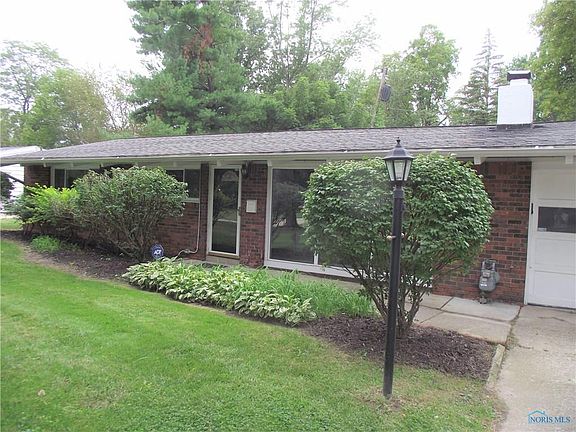 3rd image of 3211 E Lincolnshire Blvd
