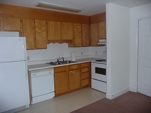 3rd image of 1919 Pine Bough Ln APT C
