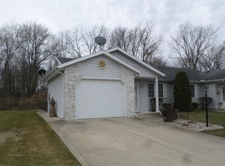 2021 Autumn Ridge Ln, Elkhart, IN 46514