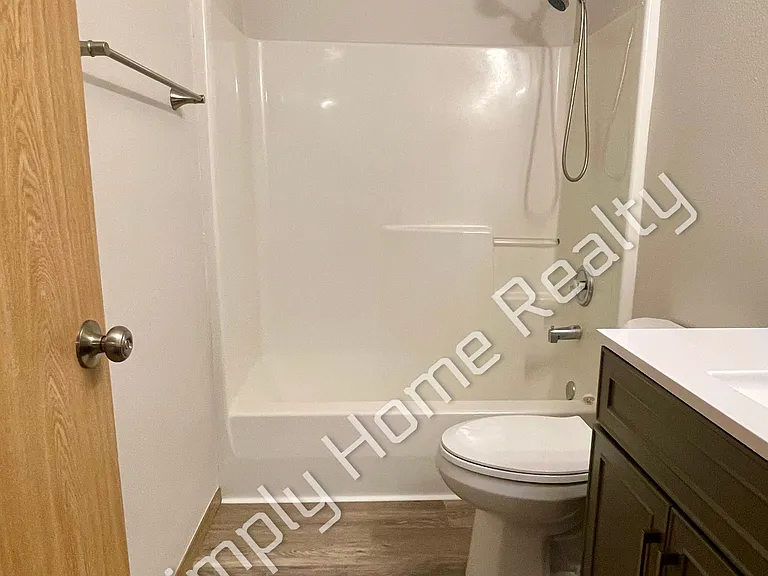 1446 Laredo Dr SE — Photo 23