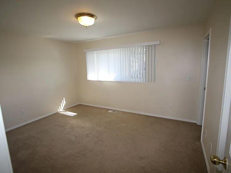 8926 Meadow Park Cir — Photo 16