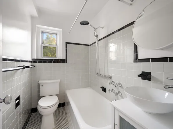 5430 Netherland Avenue image 12 of 23