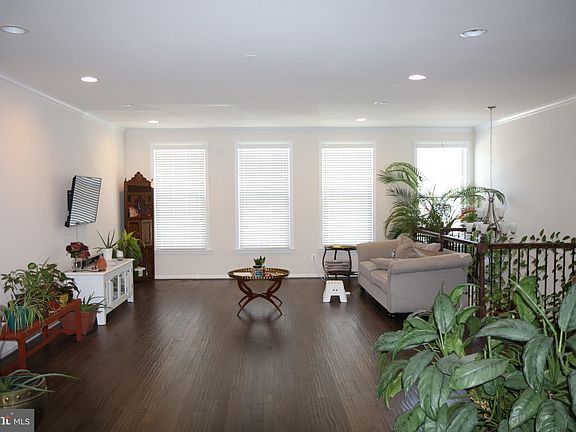 3rd image of 42409 Dogwood Glen Sq